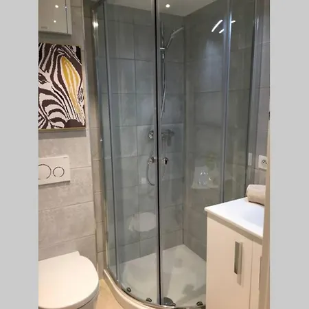 Orient Palace, Studio 3pax, Wifi מנטון
