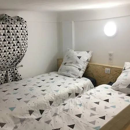 Orient Palace, Studio 3pax, Wifi מנטון